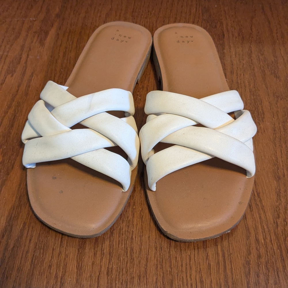 A New Day Women's Tan and Cream Crisscross Sandals